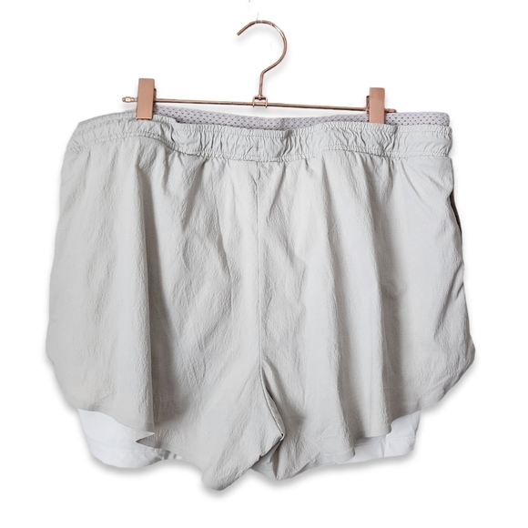 ATHLETA Crest 2 in 1 Shortie in Stone grey size 16 - Picture 2 of 10